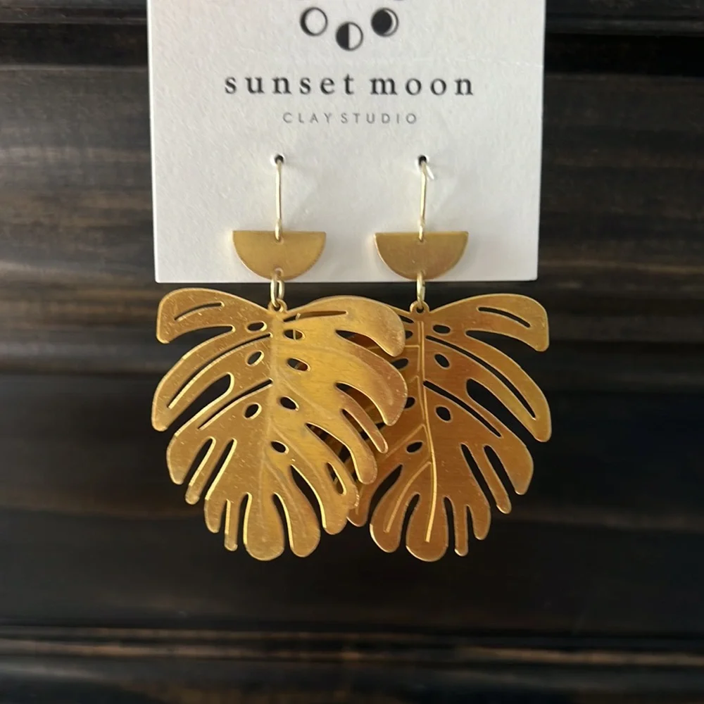 🌼HANDMADE🌼 Brass Monstera Leaf Earrings, Large
